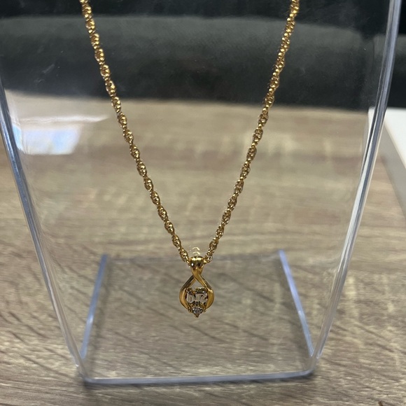 Like New! Vintage Nina Ricci Gold Pendant Necklace - Picture 7 of 7